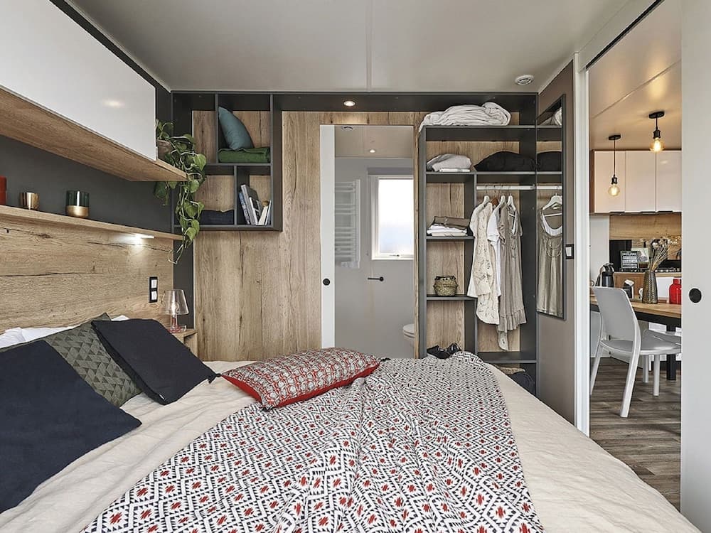 Beautiful Chalet With two Bathrooms, Near a Lake