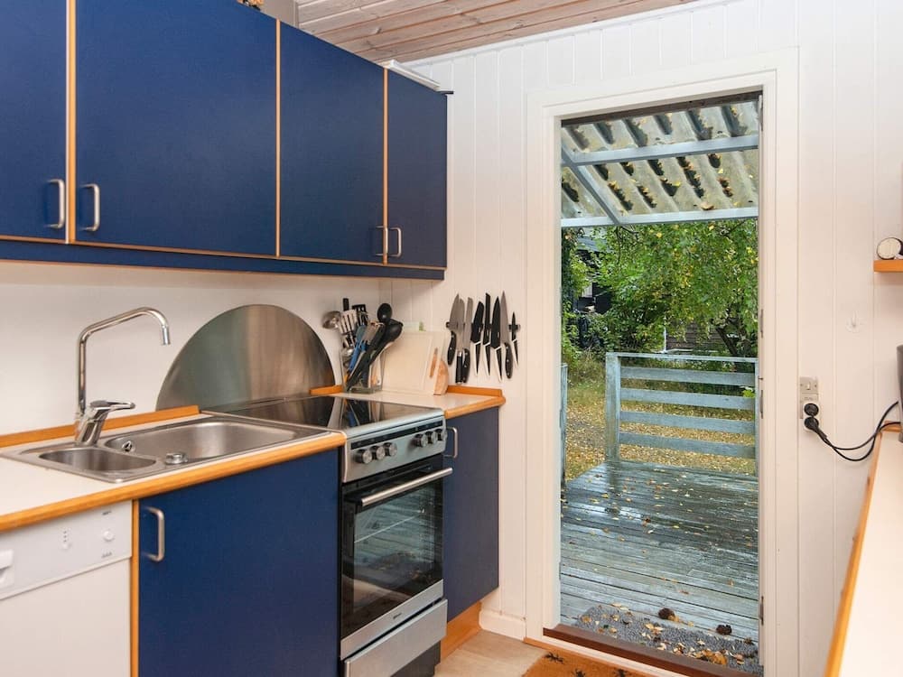 Sunny Hillside Cottage-by Traum