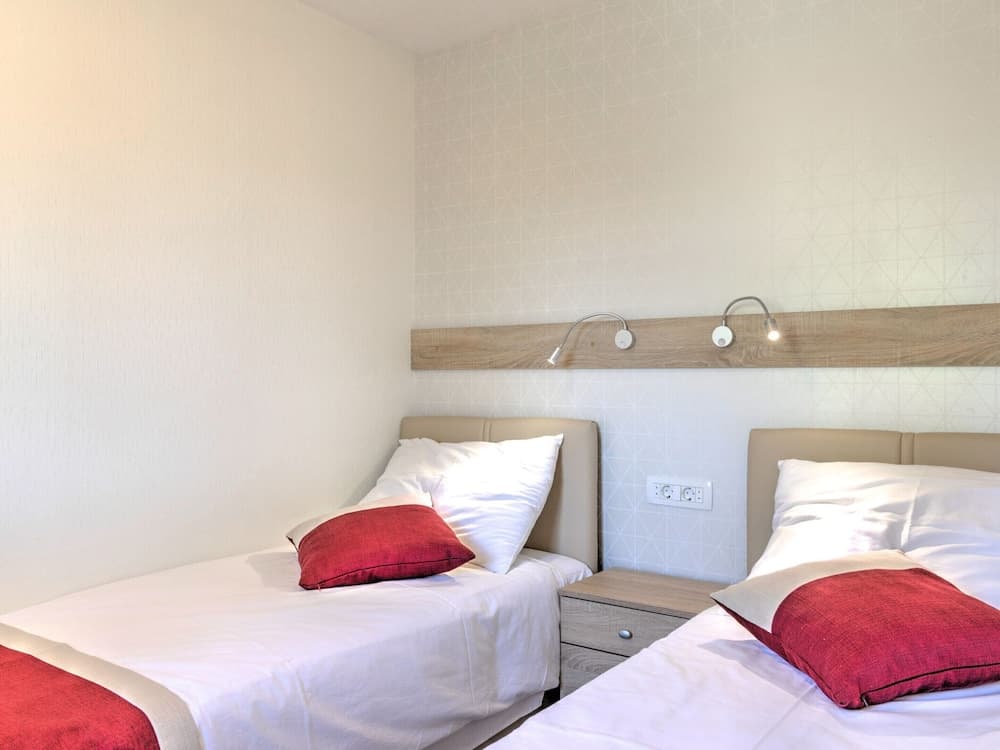 Mobile Home in Banjole Near Beach