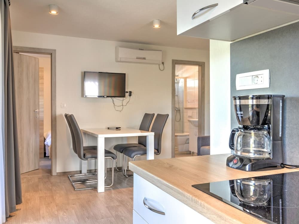 Mobile Home in Banjole Near Beach