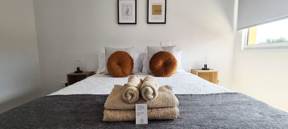 Phaedrus Living: Cityview Luxury Flat Walnut Grove 304