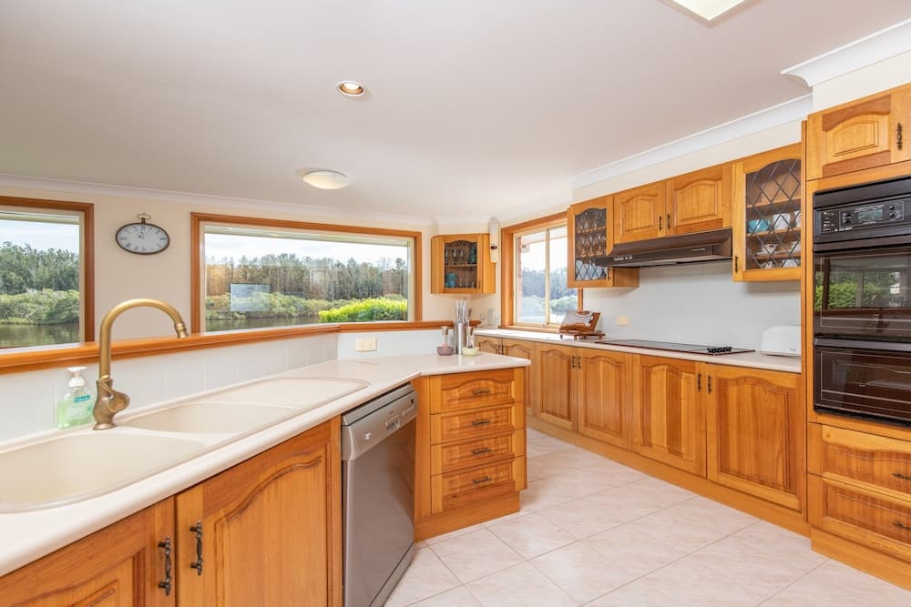 A Waterfront on Palmway