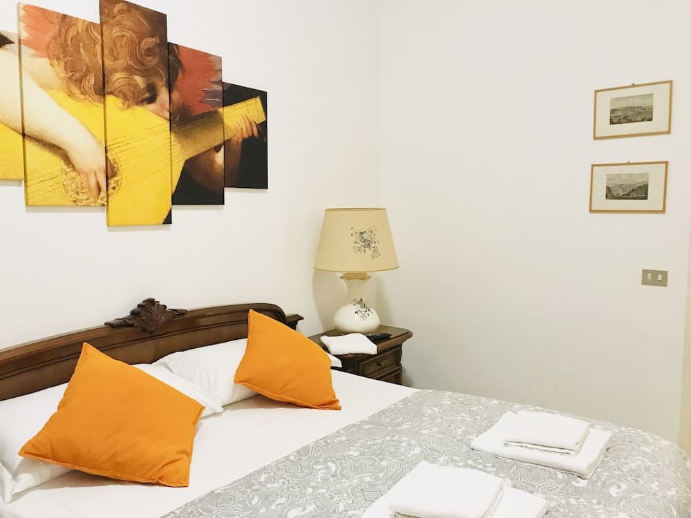 4 Bed-sleeps 8-central Rome-5 Min to Colosseum