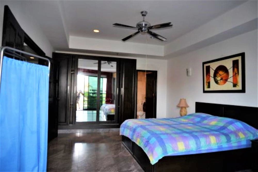 Sea View 4th Floor 1 bed Condo at View Talay 2