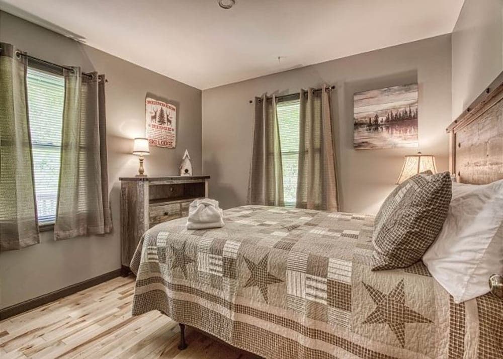 Creek Dreamin' #209 by Aunt Bug's Cabin Rentals