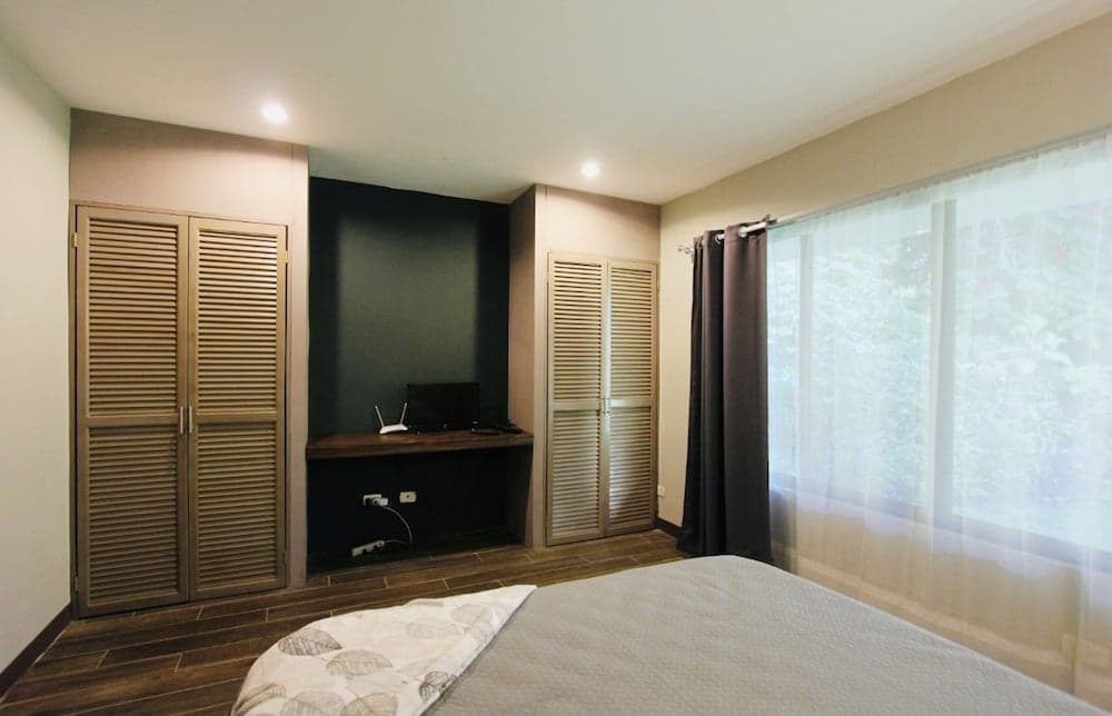 Relaxing Sound of River Birds Squirrels