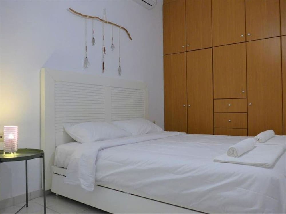 "kalamaki Plaza Apartments 'psari'"