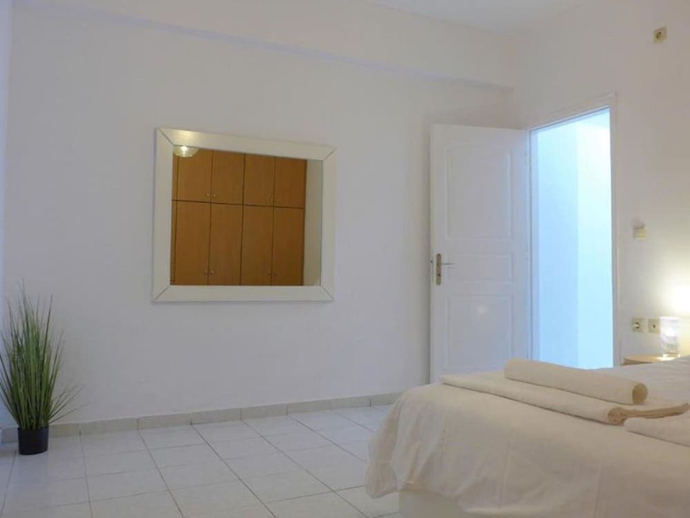 "kalamaki Plaza Apartments \"ptero\""