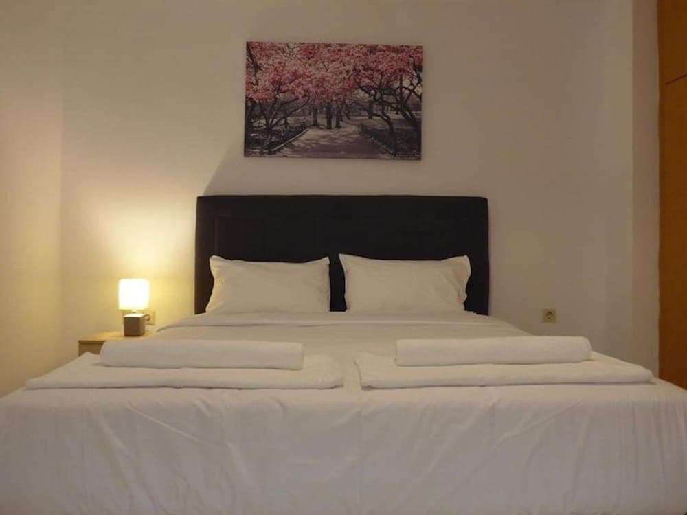 "kalamaki Plaza Apartments 'elia'"