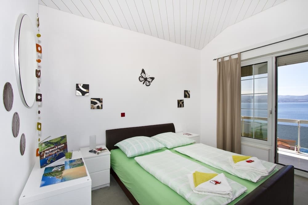 Luxury apt w Pool, 3 Balconies, Terrace & sea View