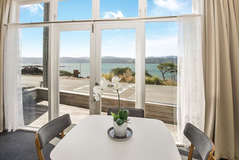 Pristine 2-bed waterfront, Karaka Bays