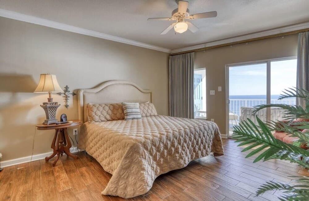 Admirals Quarters 1205 4 Bedroom Condo by Redawning