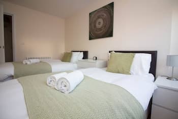 Stayzo Castle Point 6 Apartment - Premier Lodge