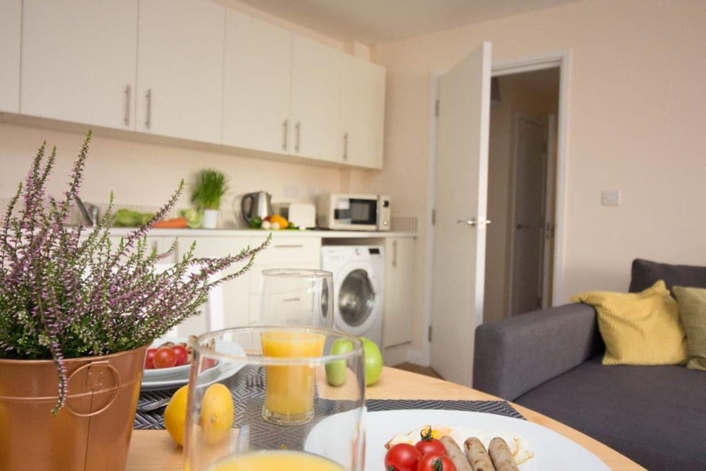 Stayzo Castle Point 6 Apartment - Premier Lodge