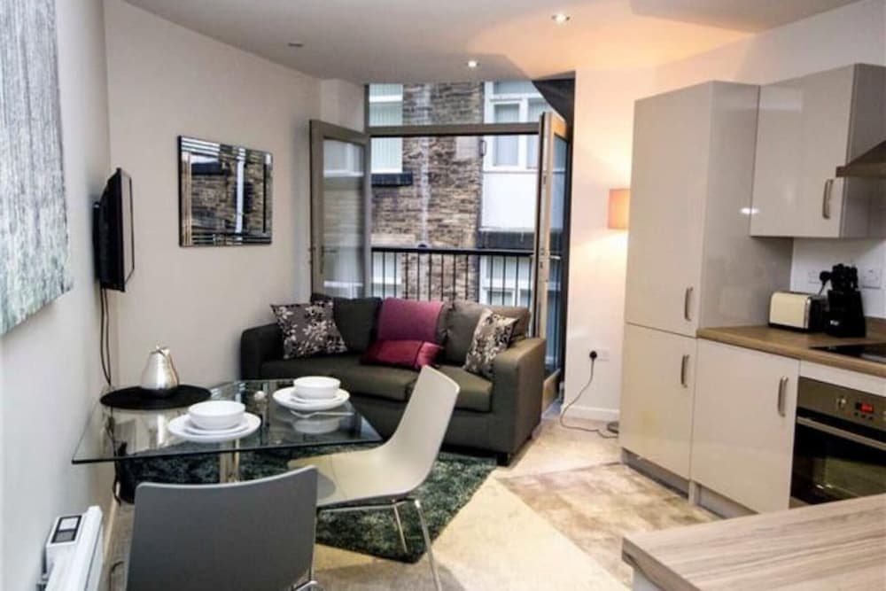 Stayzo Modern Studio Apartment 1 in Bradford City