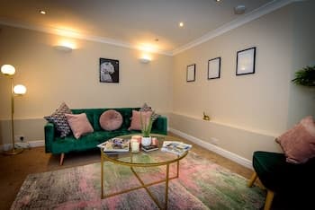 Karah Suites - Parliament Street