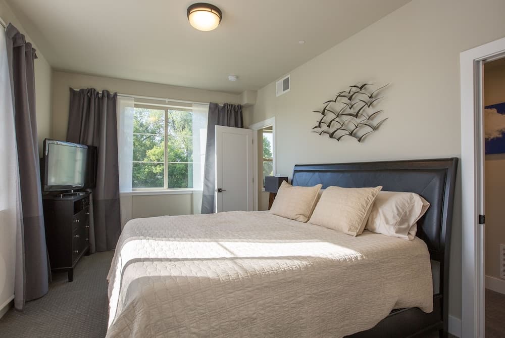 Swanky Townhome near Old Town, Breweries & River!