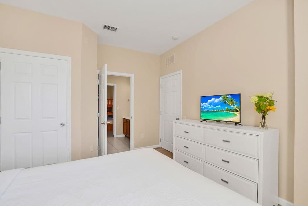 4024 Breakview Drive #208