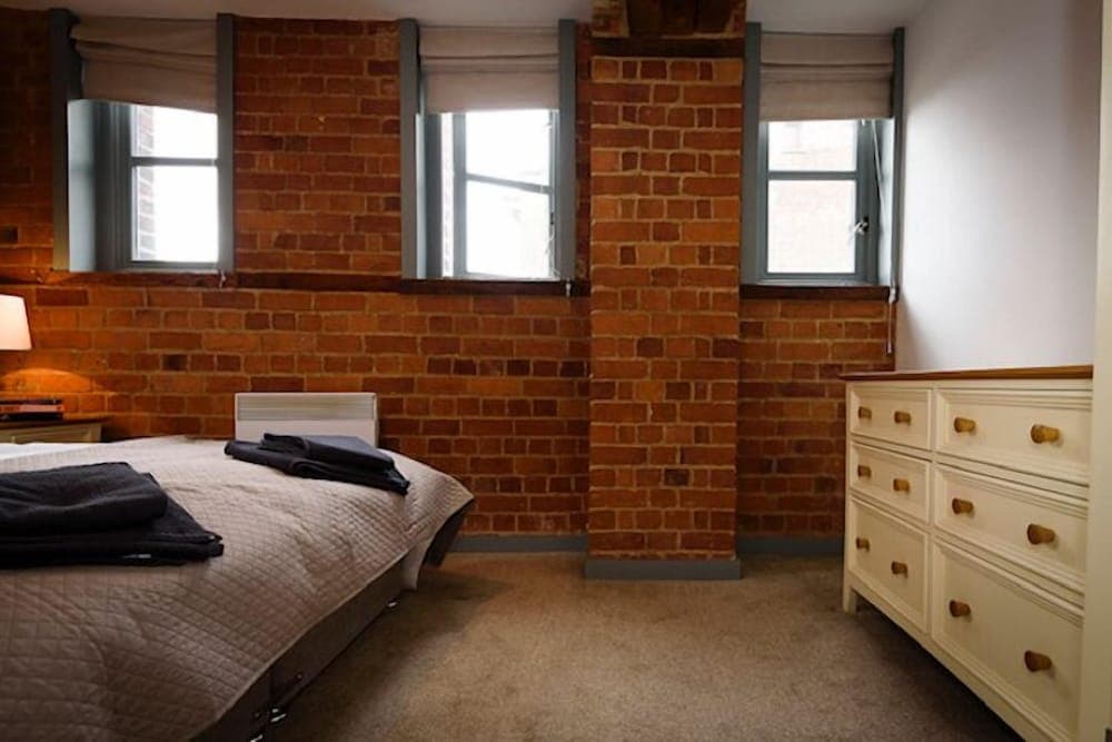 Karah Suites - Gloucester Docks