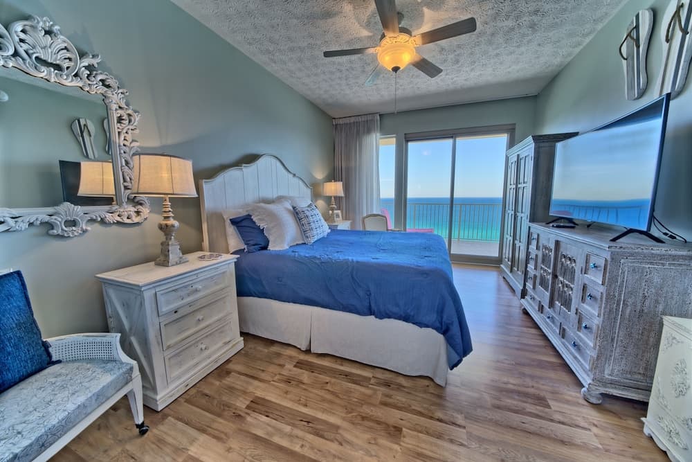 Cozy Oceanfront Condo with Beachside Pool - Unit 1602 by RedAwning