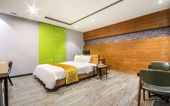 Jeonju Sinsigaji Hotel Pop