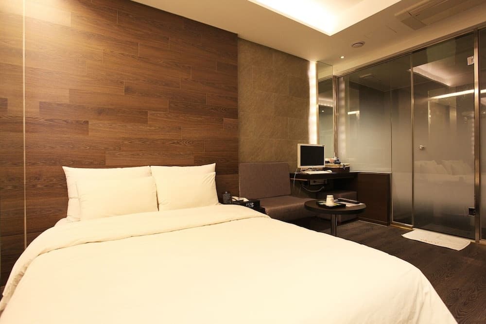 Seoul National University Station Dam