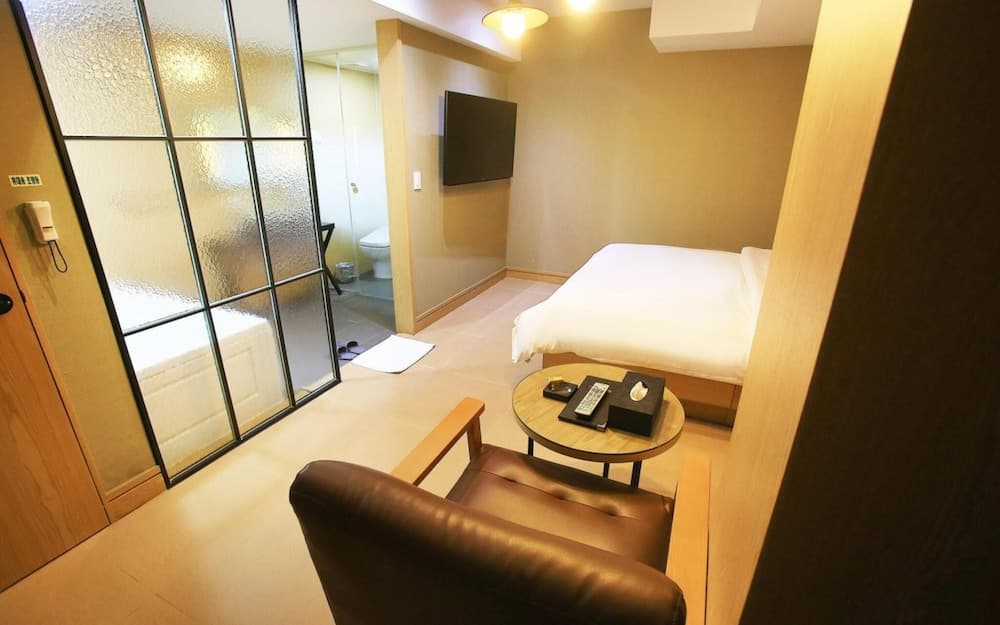 Suwon Station Myeongjak Hotel