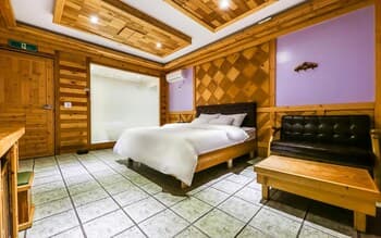 Eumseong Romy and Julie