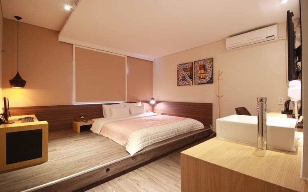 Busan Deokcheon Den Basta Hotel