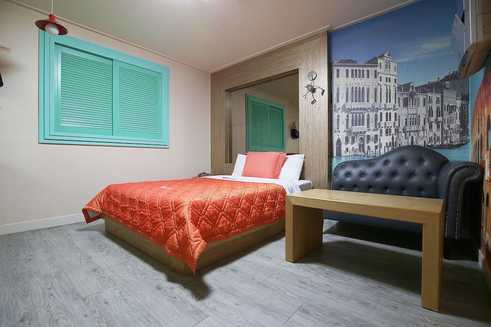 Daejeon Wolpyeong M House