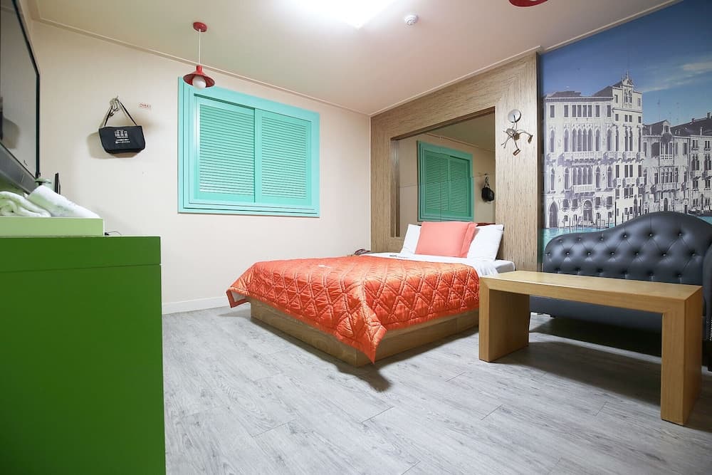 Daejeon Wolpyeong M House