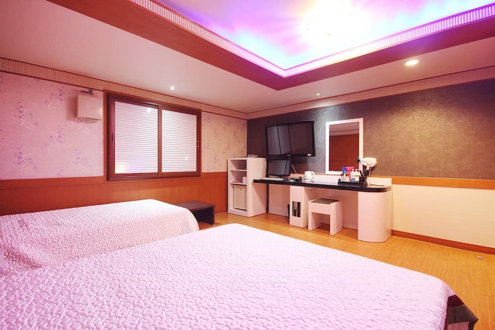 Geojedo Okpo Gallery