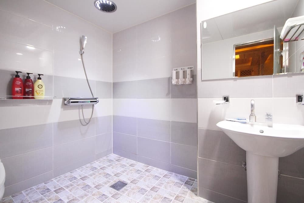 Jeonju Sanjeongdong Kan