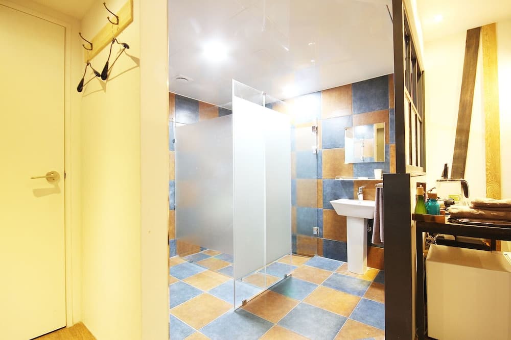 Jeonju Gosa Yaja Hanokmaeul