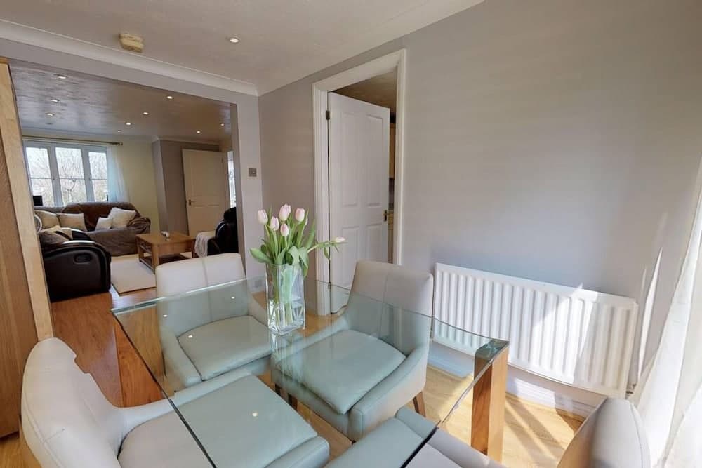 Stayzo Oaklands Near Hatfield Town Centre