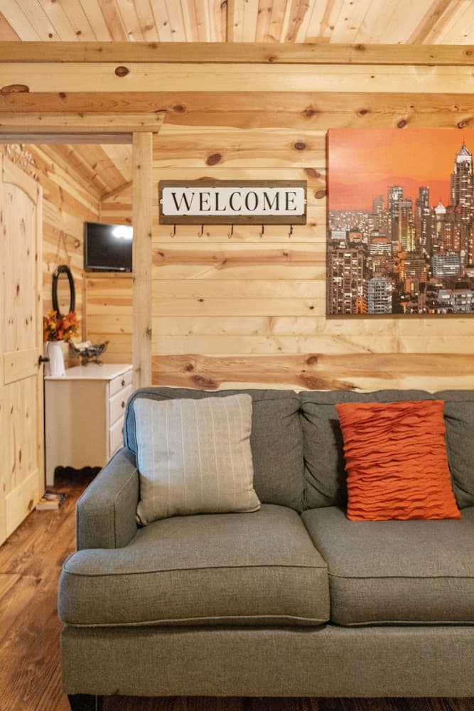 Hr 3- The Little Bear 1 Bedroom Cabin by Redawning