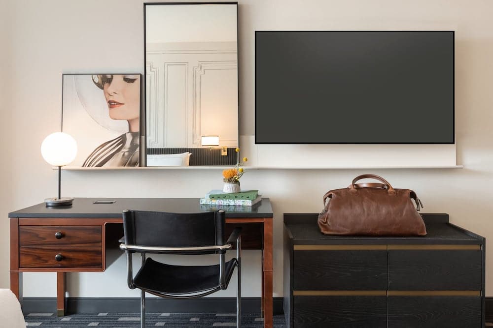 106 Jefferson Huntsville, Curio Collection by Hilton