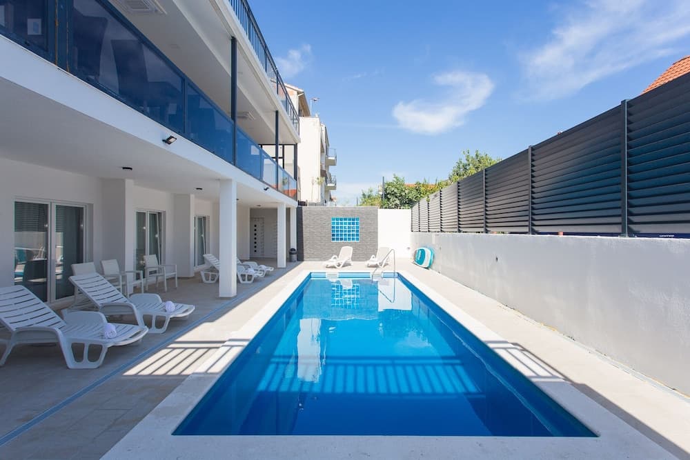 Room-all Saints Suites B&b Kastela