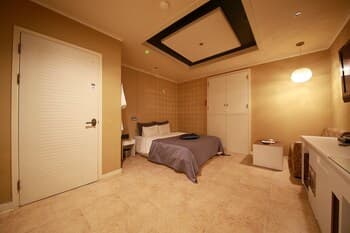 Bucheon Gstay and Praha