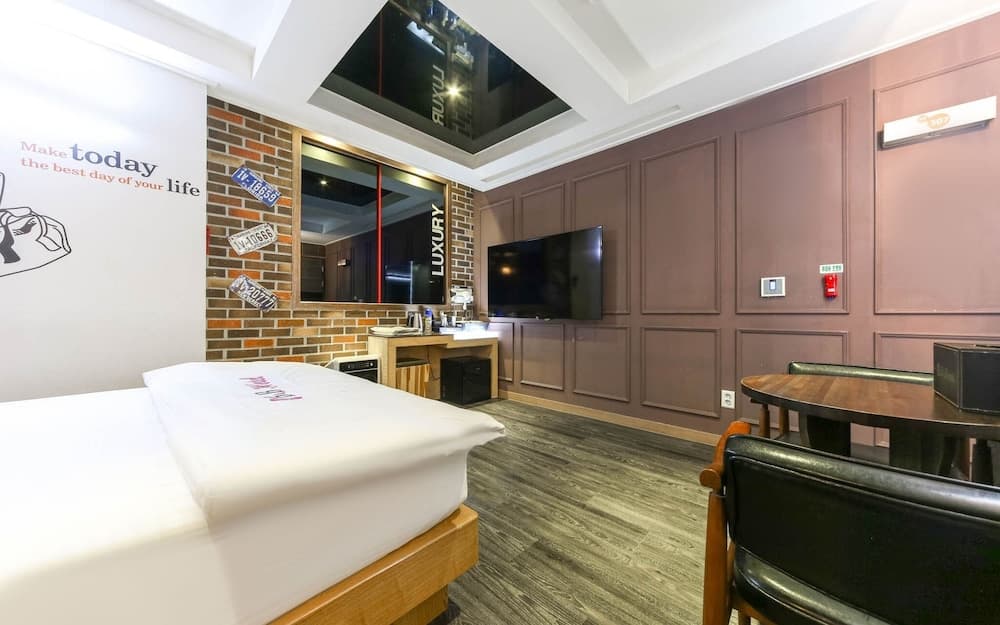 Daegu Dongseongno B and B