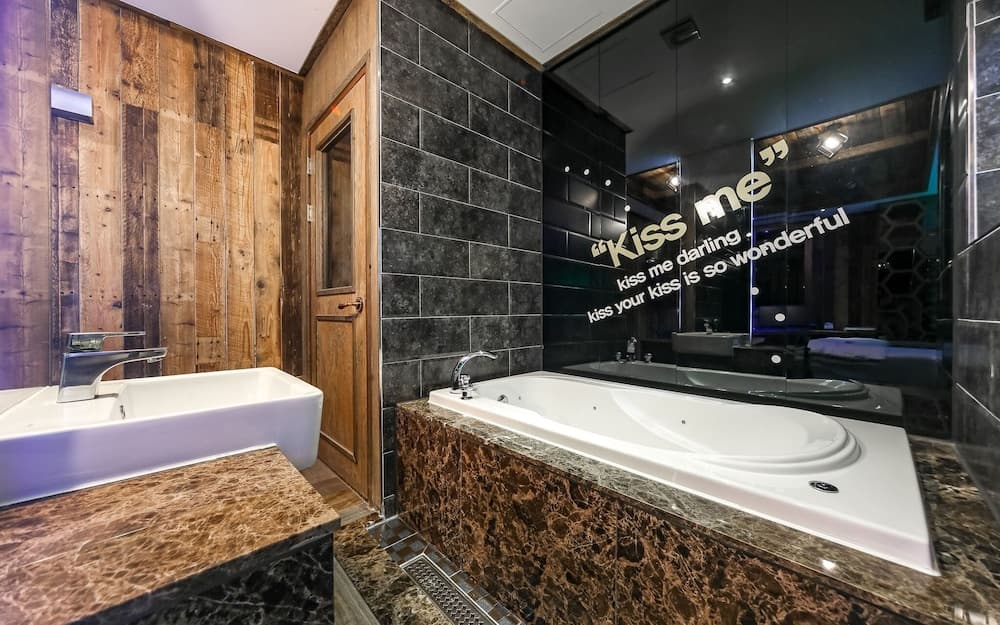 Daegu Dongseongno B and B