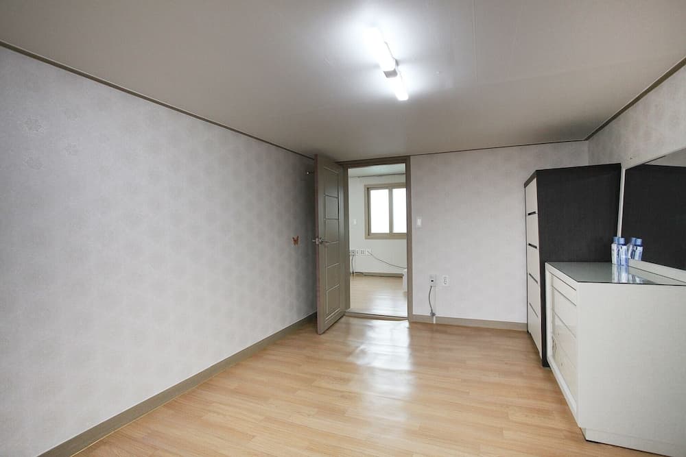 Jeju Yeongsung Motel