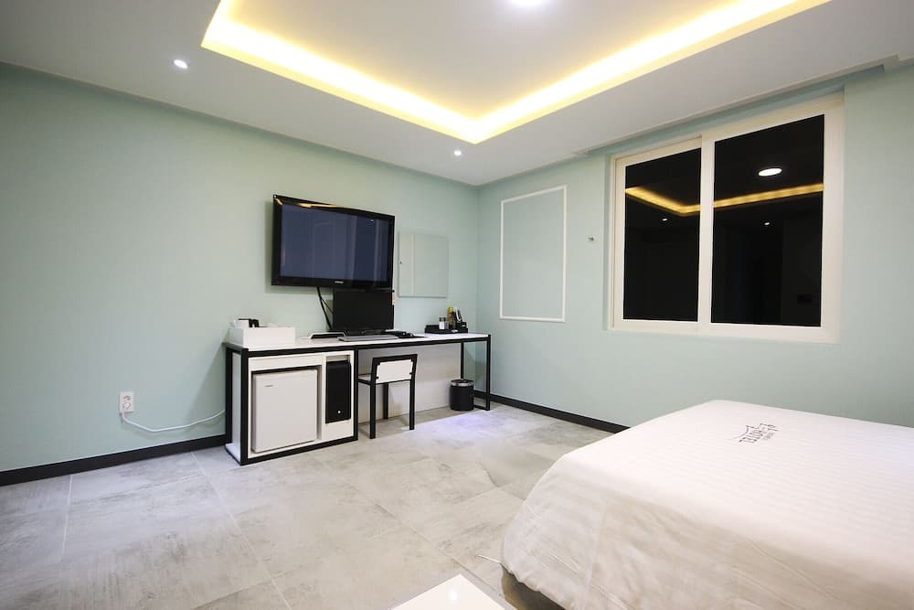 Muan Namak Oneul Hotel