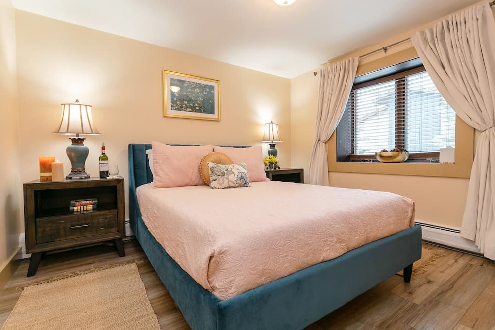 Designer Newly Renovated 1BR in Aspen