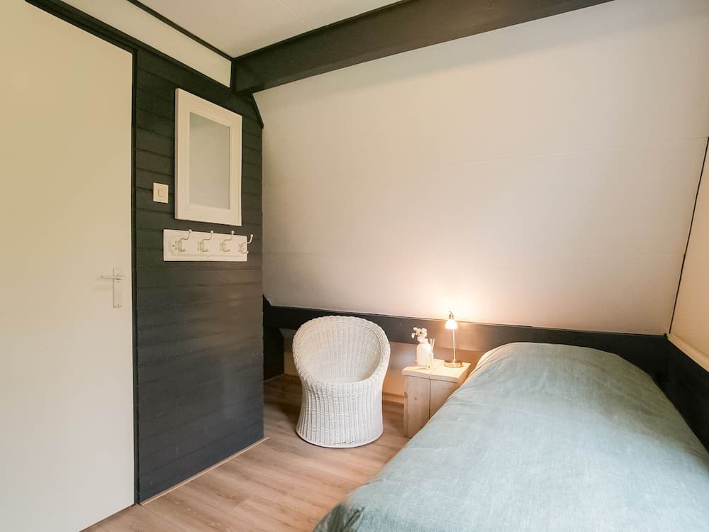 Peaceful Holiday Home in Tuitjenhorn