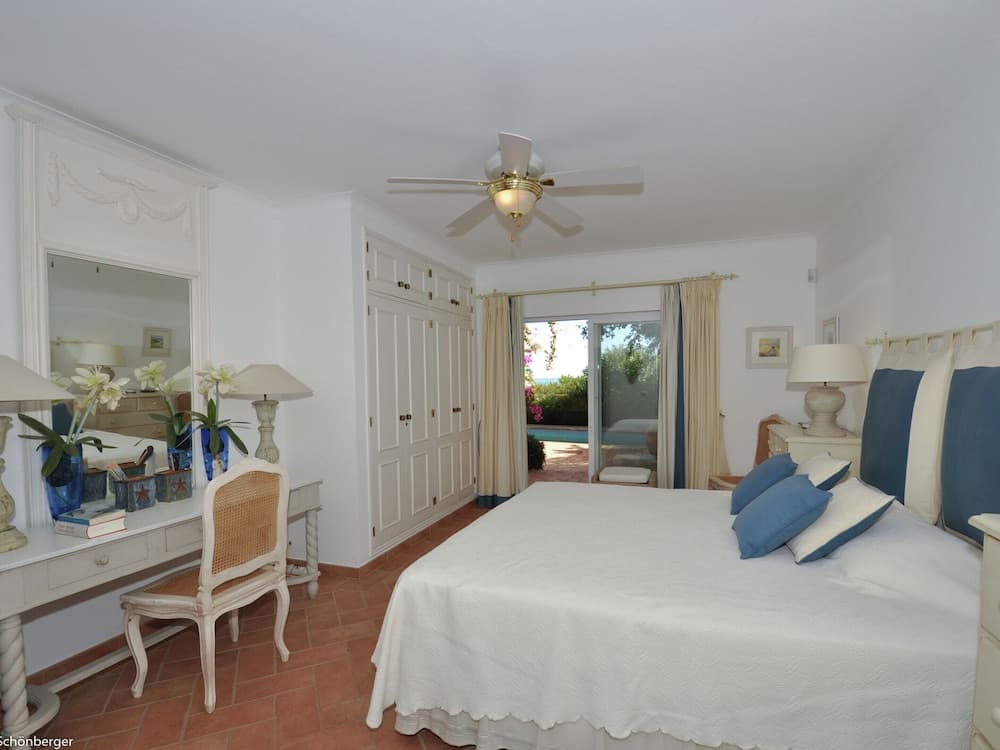 Semi-detached Villa With 1 Bedroom Located Near Meia Praia Beach - Lagos