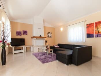 Villa for up to 6 Persons With Pool, Surrounded by Nature