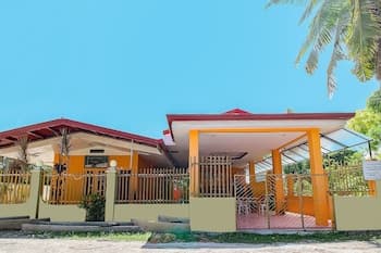 OYO 770 J5 Guest House & Restobar