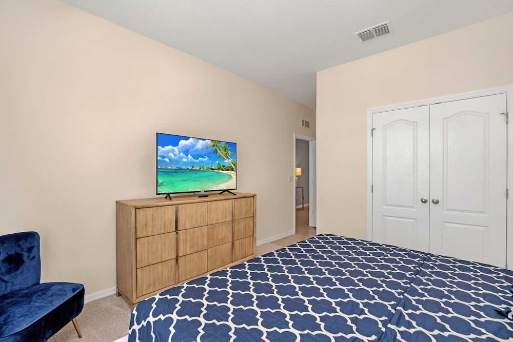 Lake View Home, Lavish Home With Big Pool Area, CDC Standards #7st556