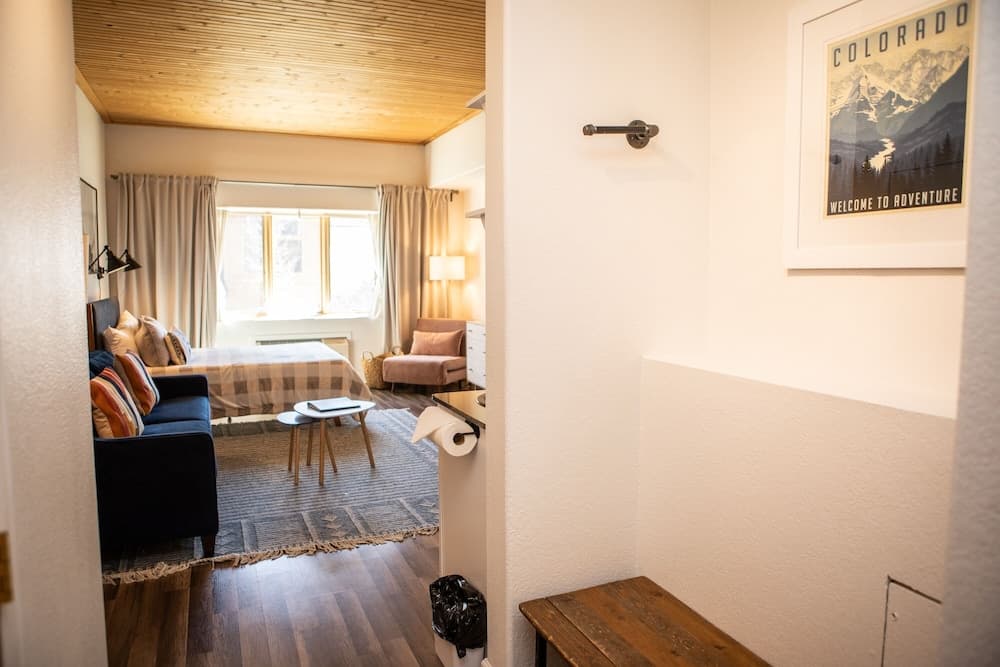 5056 Gateway 0 Bedroom Home by Redawning